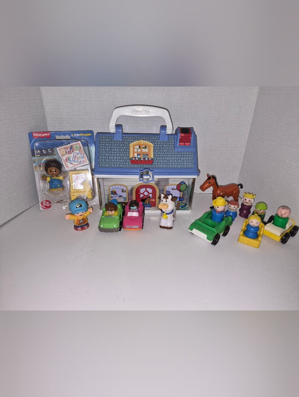 Fisher Price Little People Lot Playhouse Carry Case with Vehicles & Figures